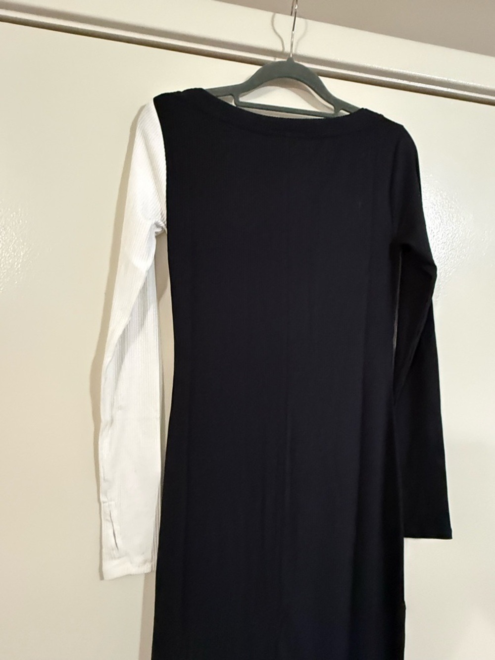 GSTQ Black and White Colorblock Rib Knit Midi Dress V Neck Long Sleeve Small NWT - Picture 6 of 14